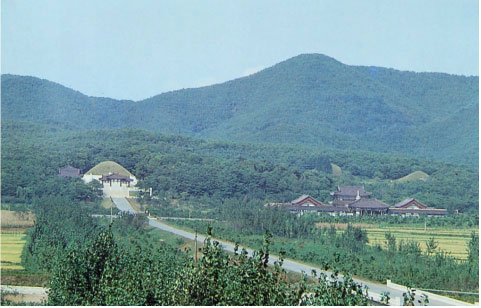 Rebuilt Mausoleum of King Tongmyong Rebuilt Mausoleum of King Tongmyong