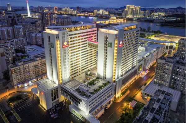 인민사랑의 대기념비 평양종합병원