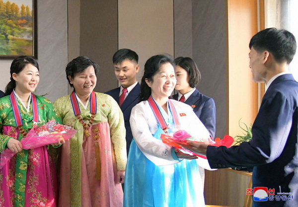 혁명의 한쪽수레바퀴를 떠밀고나가는 조선녀성들