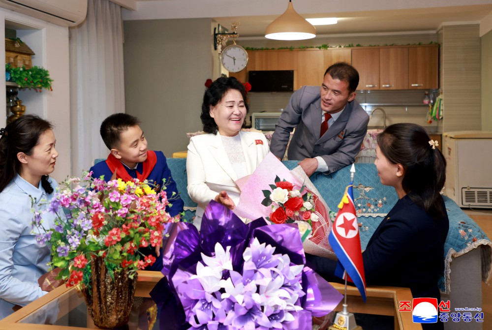 조선의 어머니들의 행복한 모습