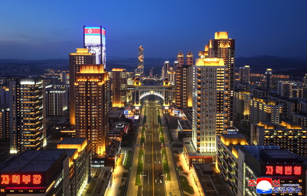 나날이 변모되여가고있는 평양의 모습