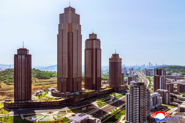 나날이 변모되여가고있는 평양의 모습