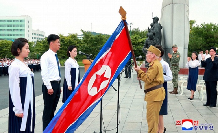 청년전위들의 계승의 행진