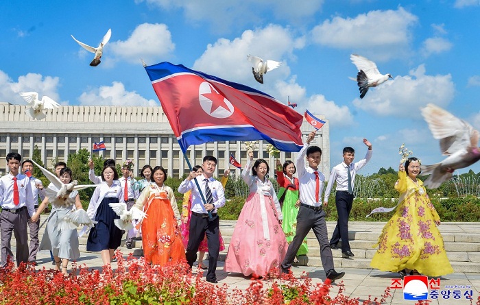 강국공민의 름름한 모습