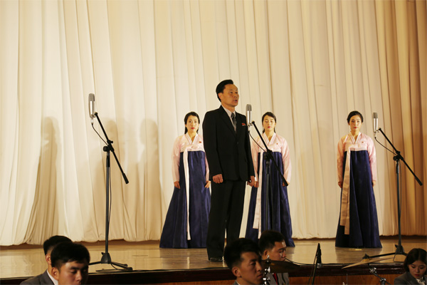 위대한 장군님의 서거 8돐 회고모임