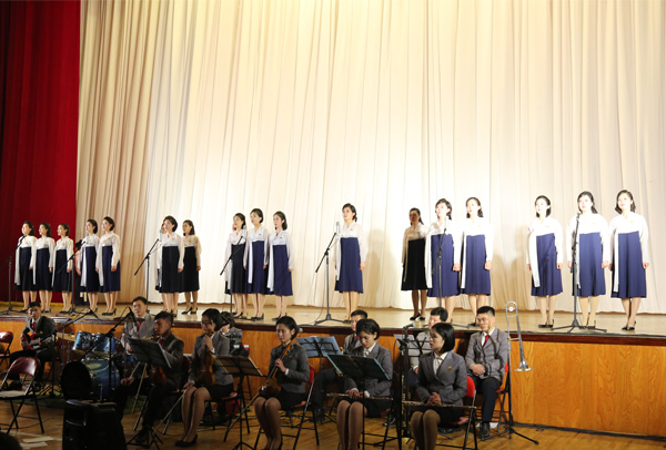 위대한 장군님의 서거 8돐 회고모임