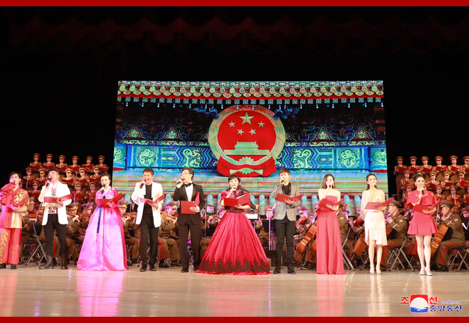 Supreme Leader Kim Jong Un Enjoys Joint Performance Given by Artistes of DPRK and China