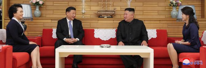 Supreme Leader Kim Jong Un Has Talks with President Xi Jinping