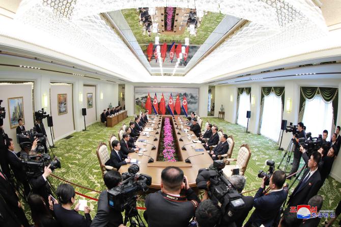 Supreme Leader Kim Jong Un Has Talks with President Xi Jinping