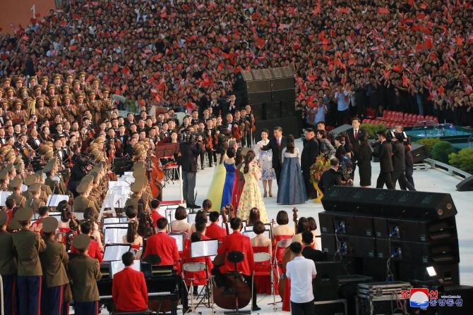 Supreme Leader Kim Jong Un and President Xi Jinping Enjoy Grand Mass Gymnastics and Artistic Performance