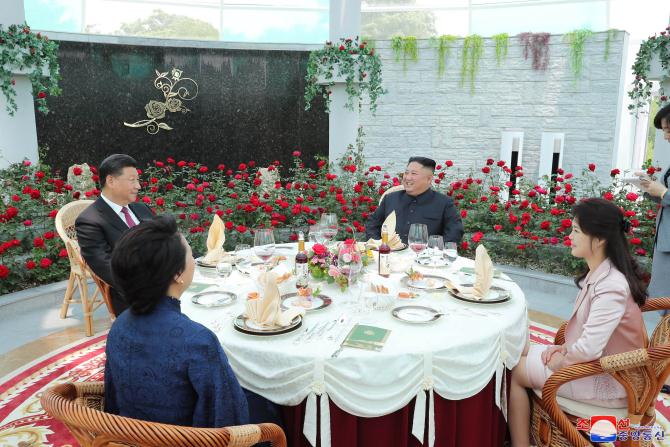 Supreme Leader Kim Jong Un Hosts Luncheon for President Xi Jinping and His Wife Peng Liyuan