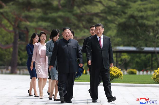 Supreme Leader Kim Jong Un Hosts Luncheon for President Xi Jinping and His Wife Peng Liyuan