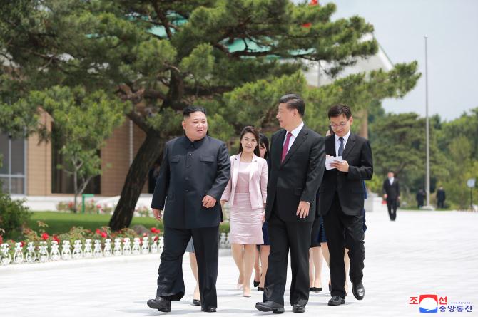 Supreme Leader Kim Jong Un Hosts Luncheon for President Xi Jinping and His Wife Peng Liyuan