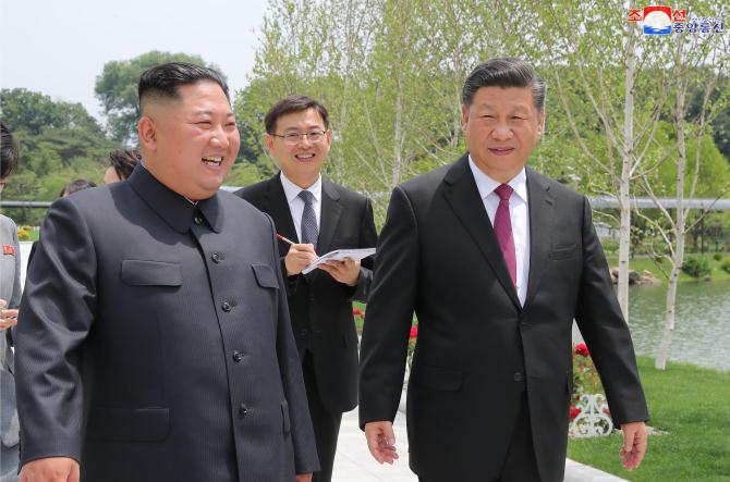 Supreme Leader Kim Jong Un Hosts Luncheon for President Xi Jinping and His Wife Peng Liyuan