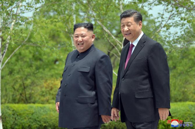 Supreme Leader Kim Jong Un Hosts Luncheon for President Xi Jinping and His Wife Peng Liyuan