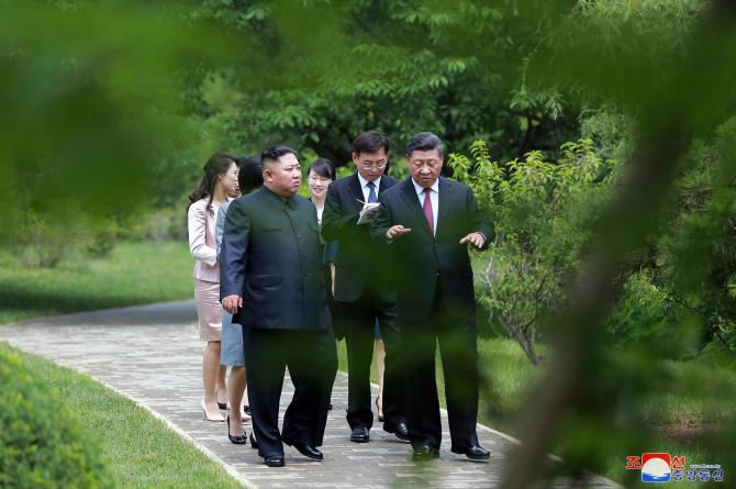 Supreme Leader Kim Jong Un Hosts Luncheon for President Xi Jinping and His Wife Peng Liyuan