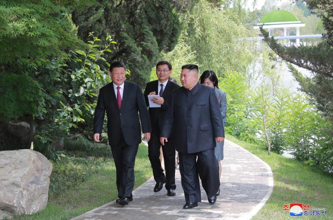 Supreme Leader Kim Jong Un Hosts Luncheon for President Xi Jinping and His Wife Peng Liyuan