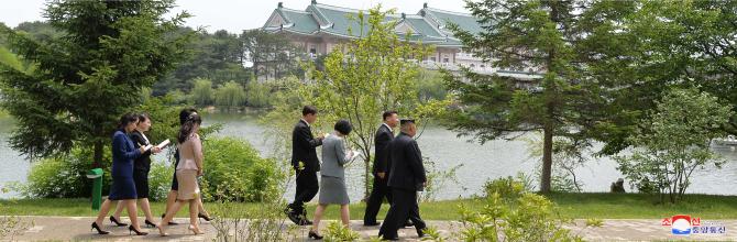 Supreme Leader Kim Jong Un Hosts Luncheon for President Xi Jinping and His Wife Peng Liyuan