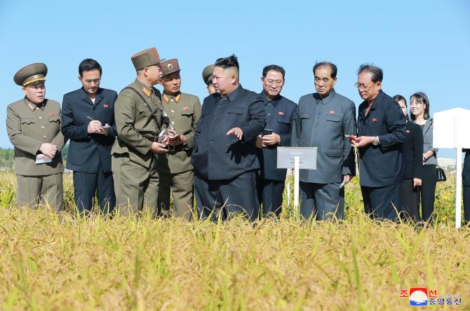 경애하는 최고령도자 김정은동지께서 조선인민군 제810군부대산하 1116호농장을 현지지도하시였다