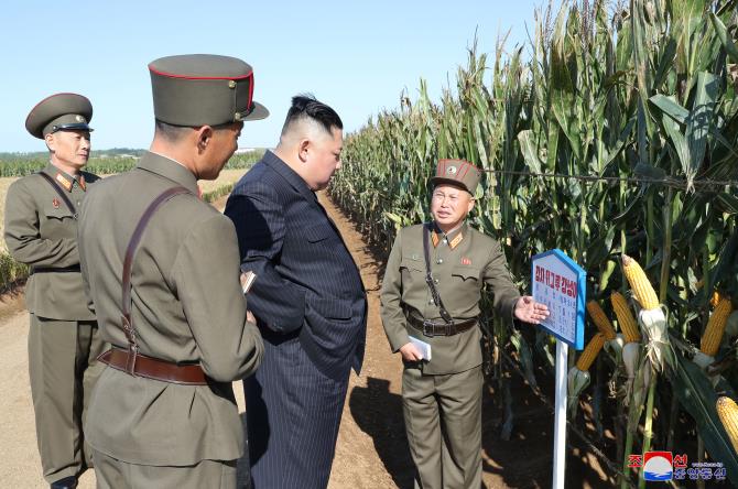 경애하는 최고령도자 김정은동지께서 조선인민군 제810군부대산하 1116호농장을 현지지도하시였다