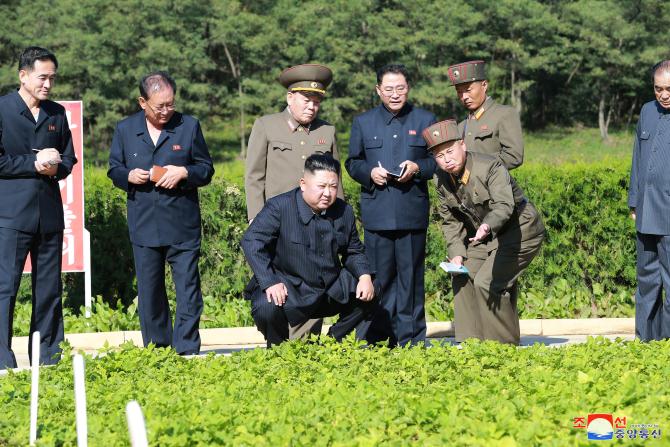 경애하는 최고령도자 김정은동지께서 조선인민군 제810군부대산하 1116호농장을 현지지도하시였다