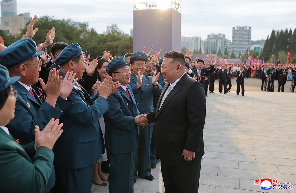 경애하는 김정은동지께서 창립 80돐을 맞이하는 김일성종합대학을 축하방문하시였다