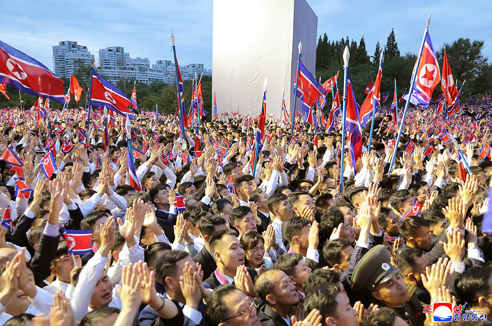 경애하는 김정은동지께서 창립 80돐을 맞이하는 김일성종합대학을 축하방문하시였다