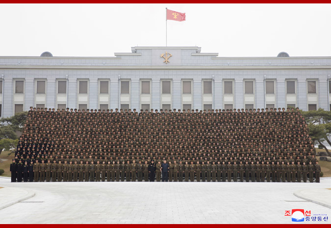 경애하는 최고령도자 김정은동지께서 조선인민군 제5차 중대장, 중대정치지도원대회 참가자들과 함께 기념사진을 찍으시였다