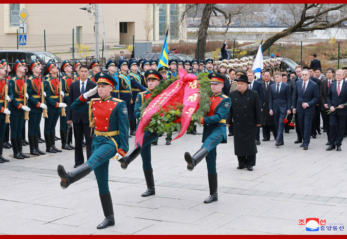 Supreme Leader Kim Jong Un Lays Wreath before Monument to Military Glory